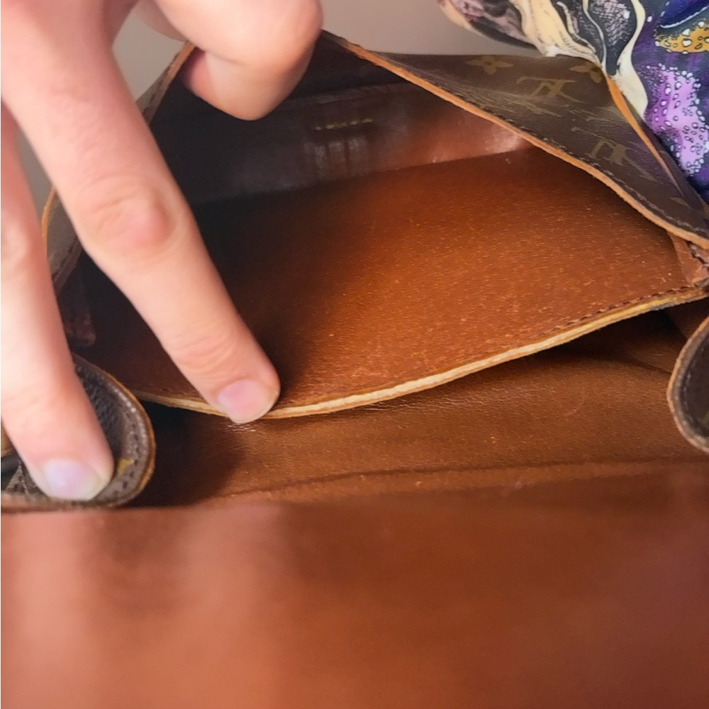 ✨ STUNNING VINTAGE LOUIS VUITTON CARTOUCHIERE ✨ INCLUDES VINTAGE LV DUST BAG - Picture 6 of 13
